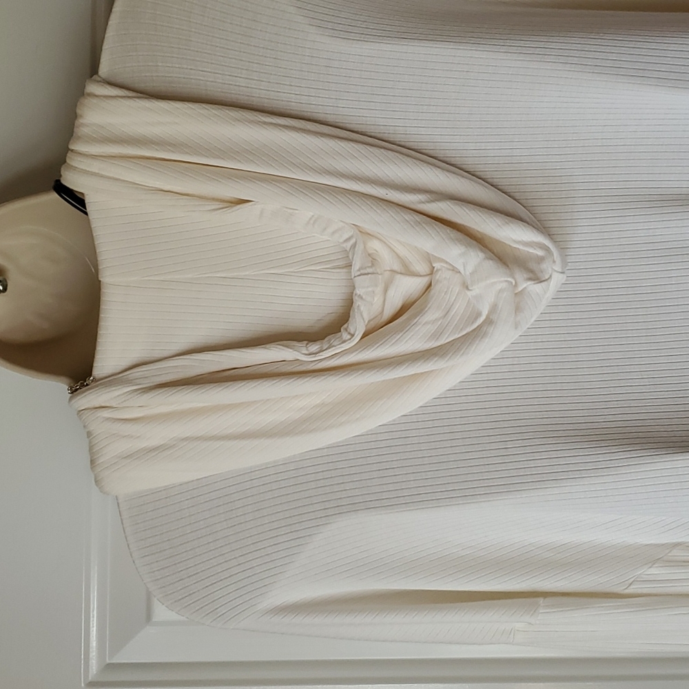 Fabletics Ivory Lightweight Hooded Tunic - Picture 4 of 6